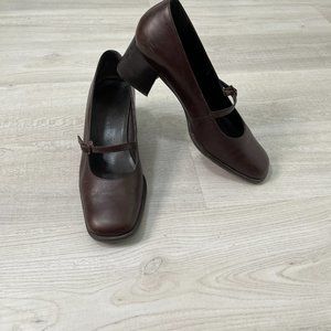 Bandolino buckle pumps shoes~size 7.5